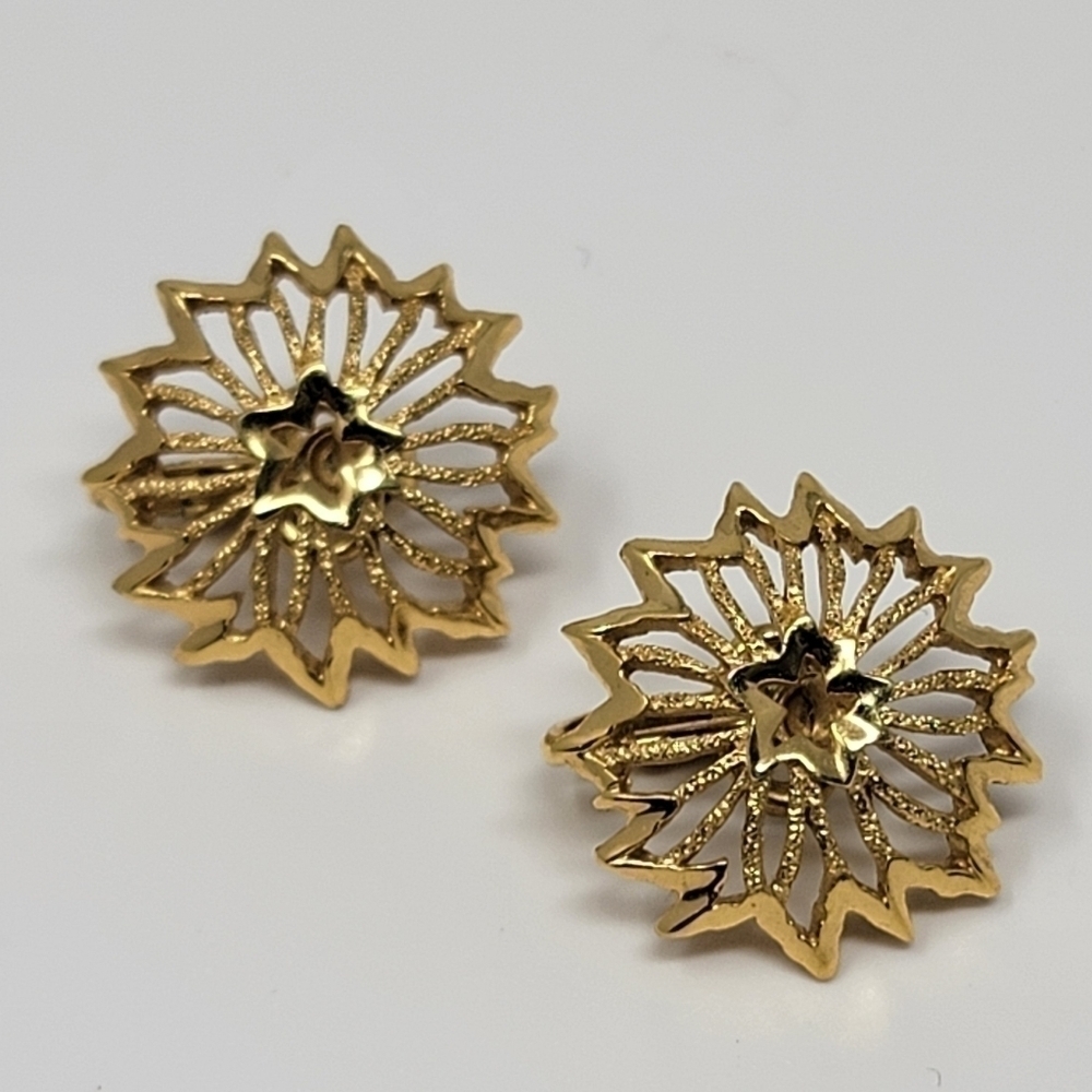 Vintage Trifari Crown Gold Tone Leaves Leaf Brushed Etched Clip On Earrings